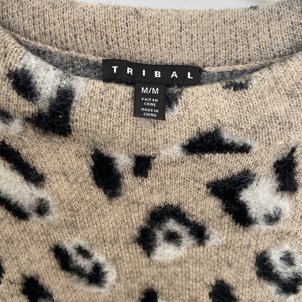 Leopard Print Sweater - Picture 2 of 3